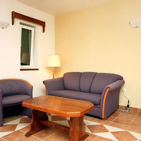 Apartment 3196b